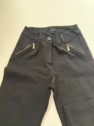 Pantaloni neri skinny con zip decorative