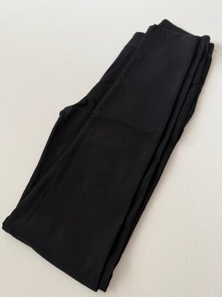 Pantaloni neri skinny con zip decorative