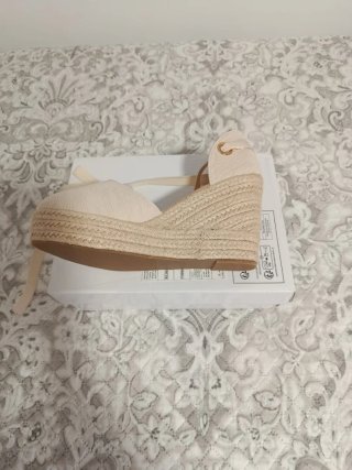 Sandalias cuña beige atadas talla 40
