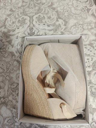 Sandalias cuña beige atadas talla 40