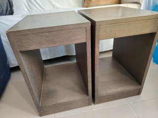 Mesita auxiliar de madera 20 euros las dos