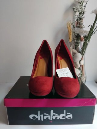 Zapatos de tacón burdeos Chalada