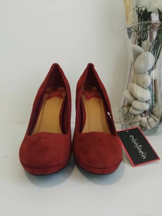 Zapatos de tacón burdeos Chalada