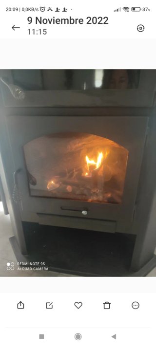 Chimenea de metal negra