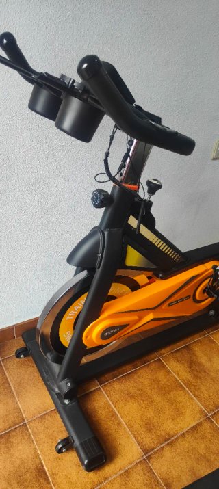 Bicicleta de Spinning Naranja y Negra