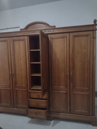 Armario clásico de madera laminada