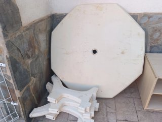 Mesa de jardín octogonal de plástico
