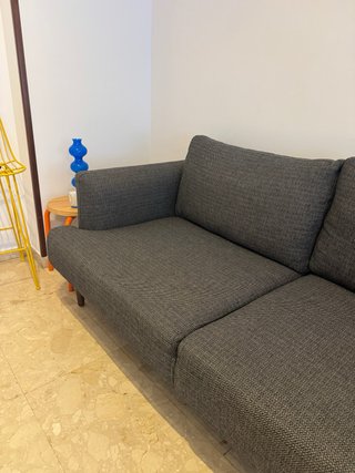 Divano Retro in Tela Grigia con Legno