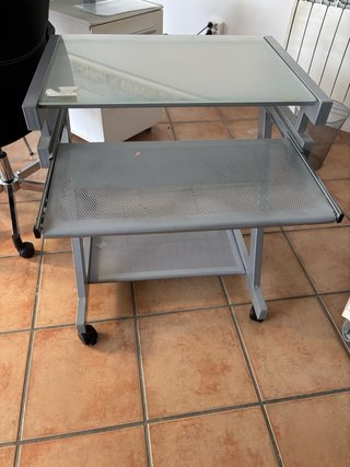 Mesa auxiliar cristal y metal