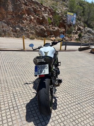 Kawasaki Z900 Naked Blanca y Verde