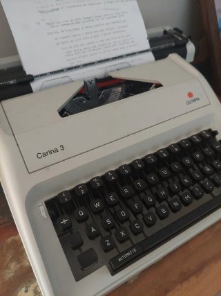 Máquina de escribir Olympia Carina 3