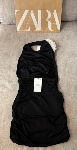 Vestido Zara Negro con Flor