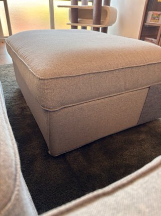 Reposapiés IKEA KIVIK con almacenaje