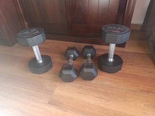 2 mancuernas de 12.5 kg  y 2 mancuernas de 6 kg