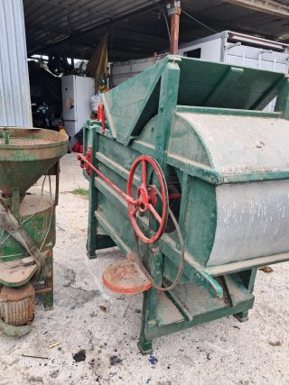Máquina antigua para trillar