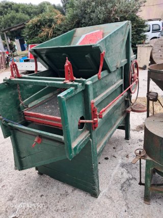 Máquina antigua para trillar