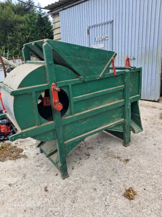 Máquina antigua para trillar