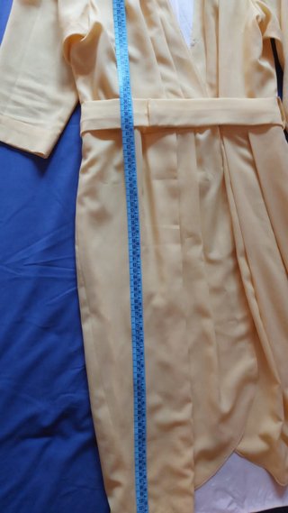 Vestido amarelo feito à medida para convidada