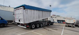 Scania 450P y semirremolque Benalú