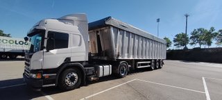Scania 450P y semirremolque Benalú