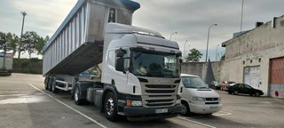 Scania 450P y semirremolque Benalú