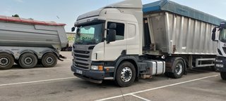 Scania 450P y semirremolque Benalú