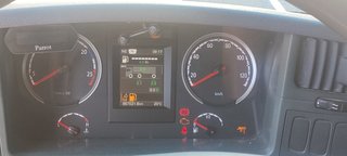 Scania 450P y semirremolque Benalú