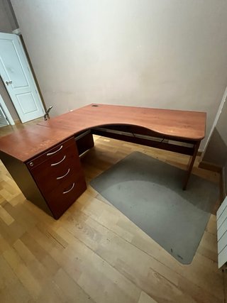 Escritorio de esquina con cajonera