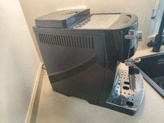 Cafetera Delonghi Magnífica S Negra