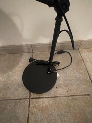 Lámpara de mesa negra moderna