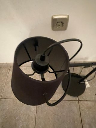 Lámpara de mesa negra moderna