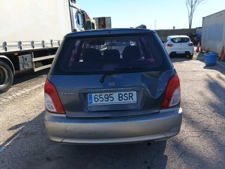 Kia Coche Familiar Gris