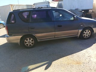 Kia Coche Familiar Gris