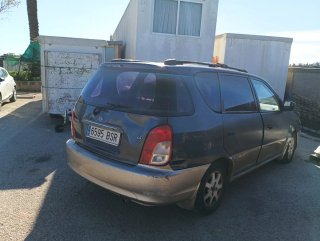 Kia Coche Familiar Gris