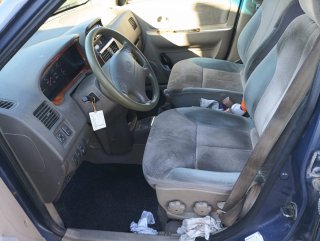 Kia Coche Familiar Gris