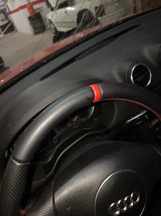Volante Audi A3 8P Piel negro y rojo