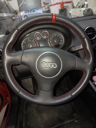 Volante Audi A3 8P Piel negro y rojo