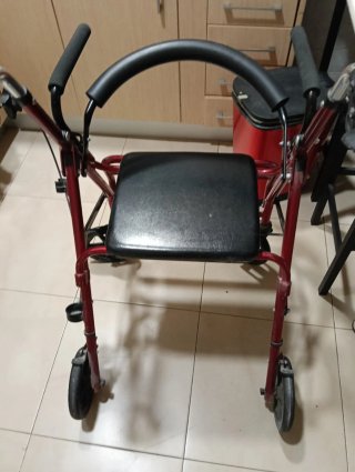 Andador para mayores con asiento