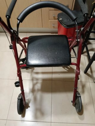 Andador para mayores con asiento