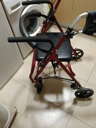 Andador para mayores con asiento