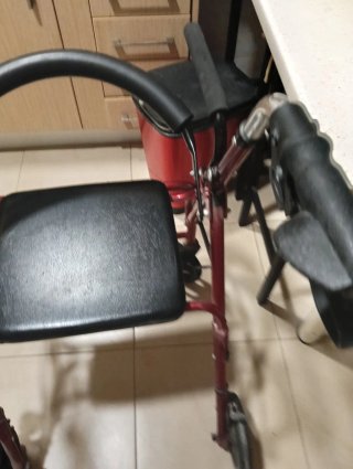 Andador para mayores con asiento