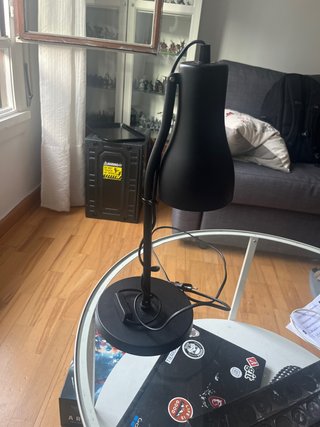 Lámpara de escritorio IKEA negra