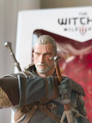 Figura Dark Horse Deluxe The Witcher Geralt