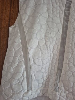 Blusa Zara blanca sin mangas texturizada