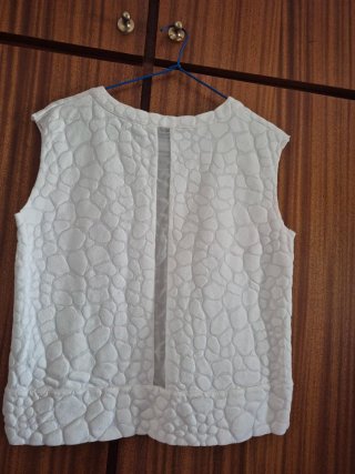 Blusa Zara blanca sin mangas texturizada