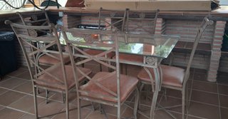 Mesa y sillas
