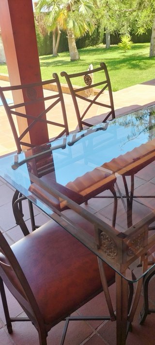 Mesa y sillas