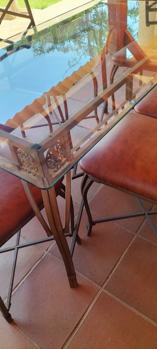 Mesa y sillas
