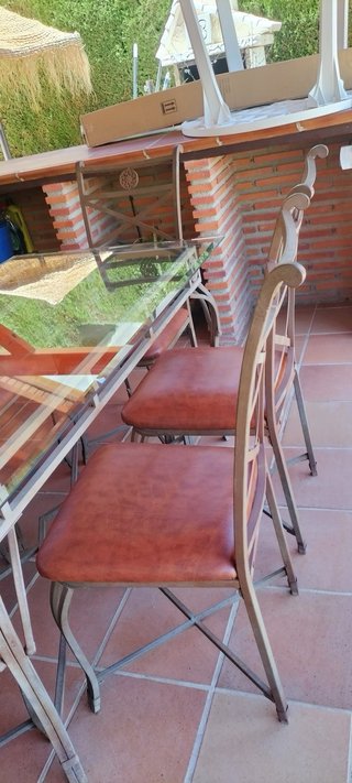 Mesa y sillas
