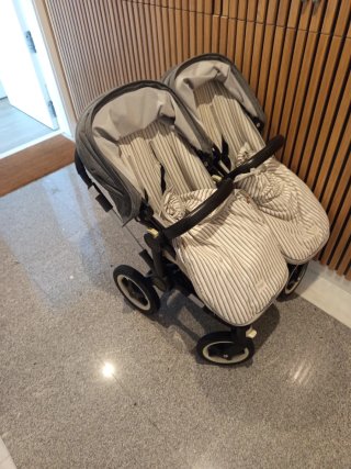 Carro gemelar Bugaboo: 1 capazo, 2 sillas